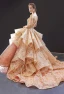Fantastiske / Unike Champagne Gull Bryllups Brudekjoler 2023 Ballkjole Kjæreste Uten Ermer Ryggløse Appliques Blonder Chapel Train Gripende Ruffles