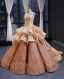 Fantastiske / Unike Champagne Gull Bryllups Brudekjoler 2023 Ballkjole Kjæreste Uten Ermer Ryggløse Appliques Blonder Chapel Train Gripende Ruffles