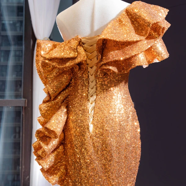 Glitzernden Gold Pailletten Abendkleider 2023 Meerjungfrau One-Shoulder Kurze Ärmel Kapelle-Schleppe Rüschen Rückenfreies Festliche Kleider