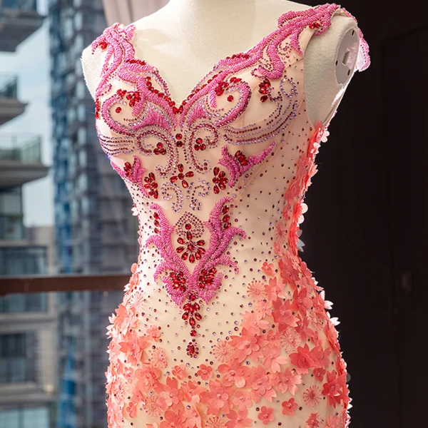 Flower Fairy Champagne Evening Dresses  2023 Trumpet / Mermaid V-Neck Sleeveless Watermelon Appliques Flower Rhinestone Beading Chapel Train Ruffle Backless