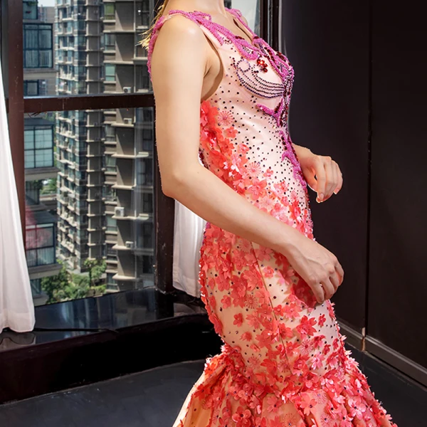Flower Fairy Champagne Evening Dresses  2023 Trumpet / Mermaid V-Neck Sleeveless Watermelon Appliques Flower Rhinestone Beading Chapel Train Ruffle Backless