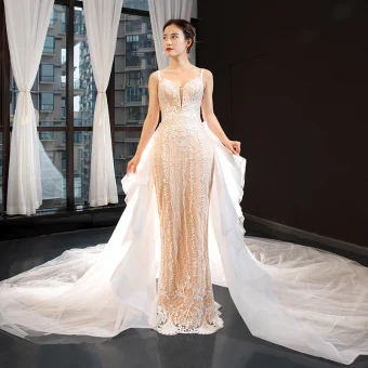 Luxe Champagne Robe De Mariée 2023 Trompette Sirène Bretelles Spaghetti Sans Manches Dos Nu Appliques En Dentelle Détachable Cathedral Train Volants