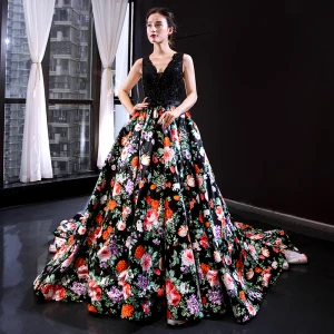 Fée Des Fleurs Noire Floral Robe De Soirée 2023 Princesse Col V Profond Sans Manches Appliques En Dentelle Perlage Perle Noeud Ceinture Impression Satin