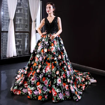Fée Des Fleurs Noire Floral Robe De Soirée 2023 Princesse Col V Profond Sans Manches Appliques En Dentelle Perlage Perle Noeud Ceinture Impression Satin