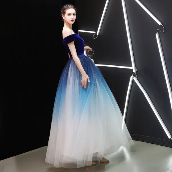 Glamorous Royal Blue Gradient-Color Ivory Suede Prom Dresses 2019 A-Line / Princess Off-The-Shoulder Short Sleeve Sash Floor-Length / Long Ruffle Backless Formal Dresses
