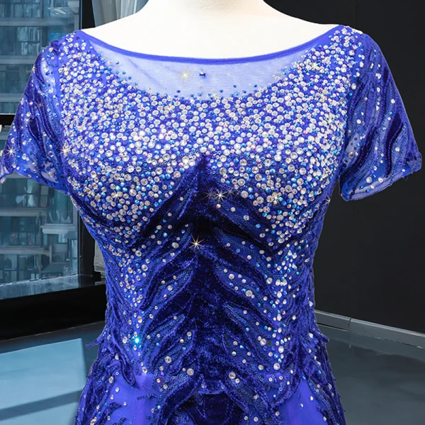 Luxe Bleu Roi Tapis rouge Robe De Soirée 2023 Trompette / Sirène Transparentes Encolure Carrée Manches Courtes Appliques En Dentelle Perlage Faux Diamant Détachable Chapel Train Volants