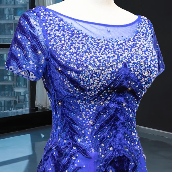Luxe Bleu Roi Tapis rouge Robe De Soirée 2023 Trompette / Sirène Transparentes Encolure Carrée Manches Courtes Appliques En Dentelle Perlage Faux Diamant Détachable Chapel Train Volants