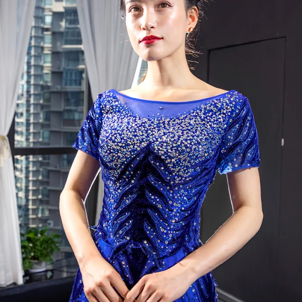 Luxe Bleu Roi Tapis rouge Robe De Soirée 2023 Trompette / Sirène Transparentes Encolure Carrée Manches Courtes Appliques En Dentelle Perlage Faux Diamant Détachable Chapel Train Volants