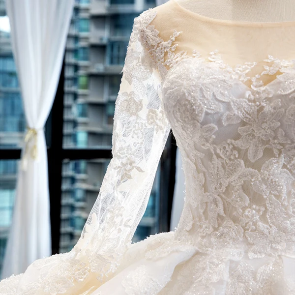 Illusion Blanche Transparentes La Mariée Robe De Mariée 2023 Robe Boule Encolure Carrée Manches Longues Dos Nu Appliques En Dentelle Perlage Chapel Train Volants