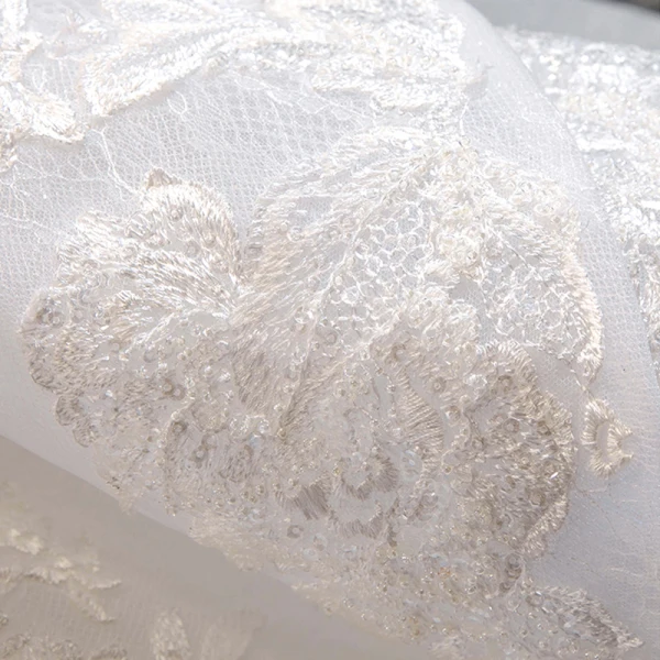 Illusion Blanche Transparentes La Mariée Robe De Mariée 2023 Robe Boule Encolure Carrée Manches Longues Dos Nu Appliques En Dentelle Perlage Chapel Train Volants