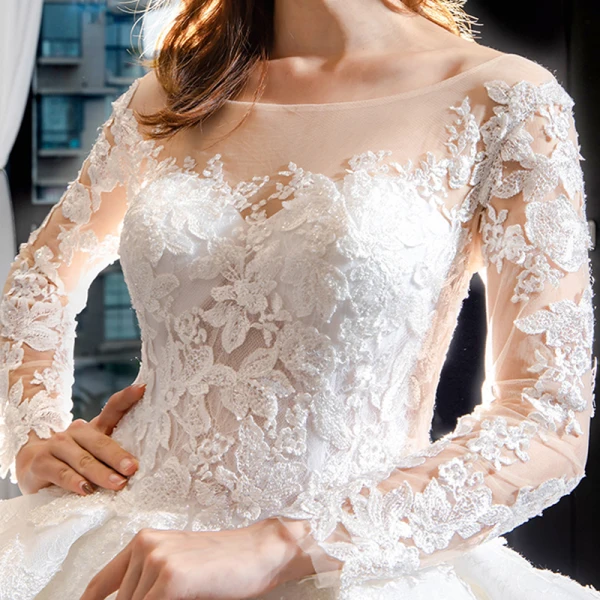 Illusion Blanche Transparentes La Mariée Robe De Mariée 2023 Robe Boule Encolure Carrée Manches Longues Dos Nu Appliques En Dentelle Perlage Chapel Train Volants