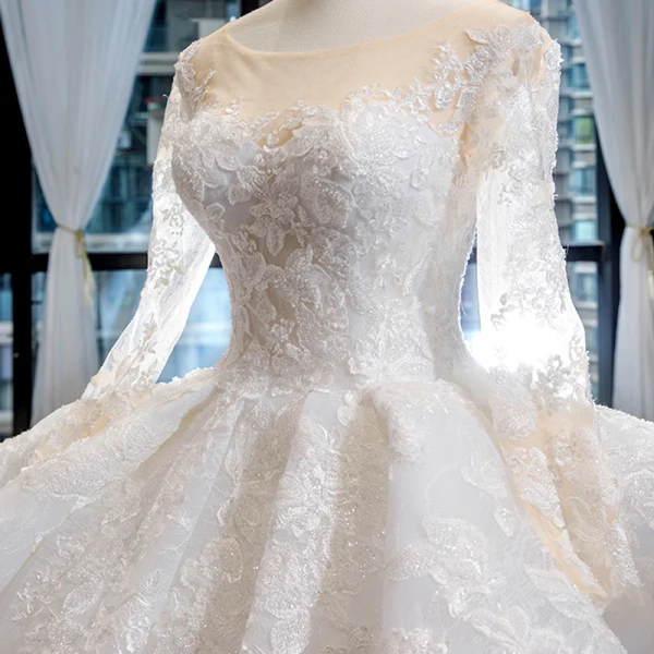 Illusion Blanche Transparentes La Mariée Robe De Mariée 2023 Robe Boule Encolure Carrée Manches Longues Dos Nu Appliques En Dentelle Perlage Chapel Train Volants