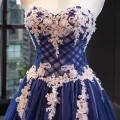 High-end Kongeblå Selskapskjoler Prinsesse 2023 Kjæreste Uten Ermer Appliques Blonder Beading Domstol Tog Buste Ryggløse Formelle Kjoler