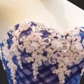 High-end Kongeblå Selskapskjoler Prinsesse 2023 Kjæreste Uten Ermer Appliques Blonder Beading Domstol Tog Buste Ryggløse Formelle Kjoler