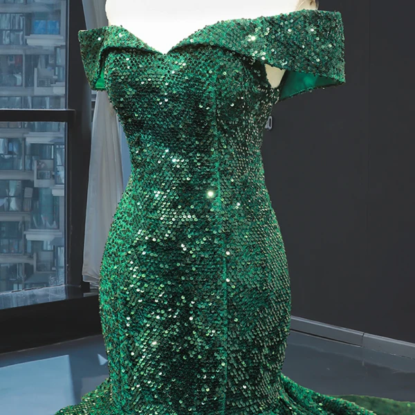 Scintillantes Vert Foncé Paillettes Tapis rouge Robe De Soirée 2023 Trompette / Sirène De l'épaule Manches Courtes Chapel Train Dos Nu Robe De Ceremonie