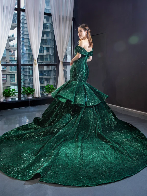 Scintillantes Vert Foncé Paillettes Tapis rouge Robe De Soirée 2023 Trompette / Sirène De l'épaule Manches Courtes Chapel Train Dos Nu Robe De Ceremonie