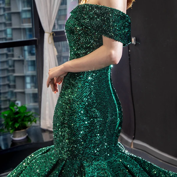 Scintillantes Vert Foncé Paillettes Tapis rouge Robe De Soirée 2023 Trompette / Sirène De l'épaule Manches Courtes Chapel Train Dos Nu Robe De Ceremonie