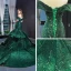 Scintillantes Vert Foncé Paillettes Tapis rouge Robe De Soirée 2023 Trompette / Sirène De l'épaule Manches Courtes Chapel Train Dos Nu Robe De Ceremonie