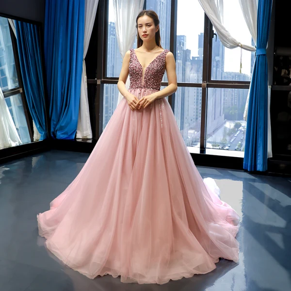 Haut de Gamme Perle Rose Robe De Soirée 2023 Princesse Col v profond Sans Manches Perlage Chapel Train Volants Dos Nu Robe De Ceremonie