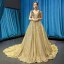 Scintillantes Doré Paillettes Robe De Soirée 2023 Princesse V-Cou Sans Manches Tribunal Train Volants Dos Nu Robe De Ceremonie