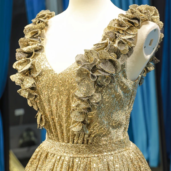 Scintillantes Doré Paillettes Robe De Soirée 2023 Princesse V-Cou Sans Manches Tribunal Train Volants Dos Nu Robe De Ceremonie