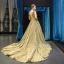 Scintillantes Doré Paillettes Robe De Soirée 2023 Princesse V-Cou Sans Manches Tribunal Train Volants Dos Nu Robe De Ceremonie