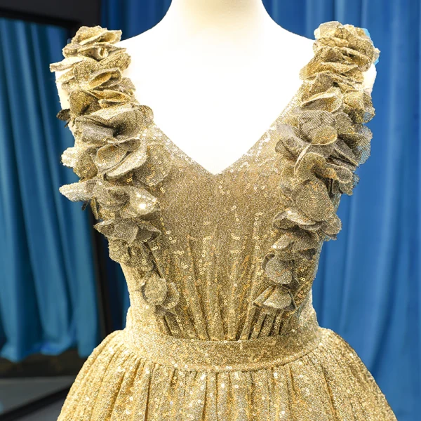 Scintillantes Doré Paillettes Robe De Soirée 2023 Princesse V-Cou Sans Manches Tribunal Train Volants Dos Nu Robe De Ceremonie