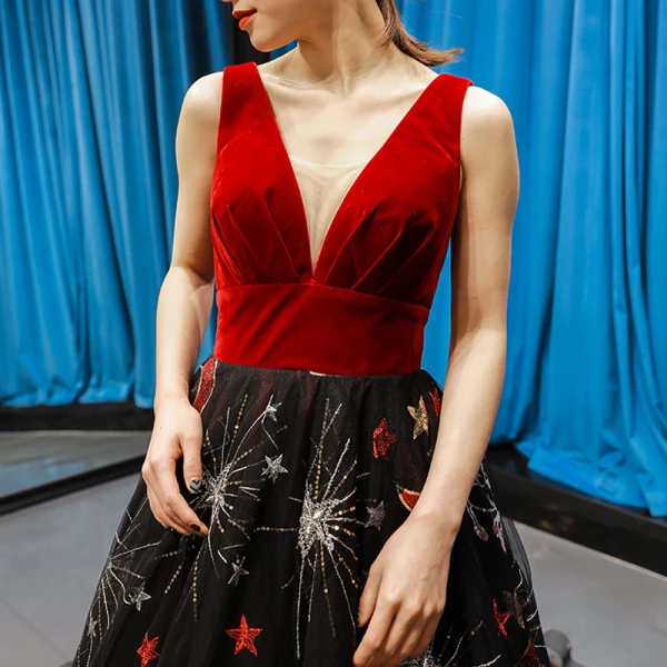 Luxury / Gorgeous Red Black Suede Evening Dresses  2023 A-Line / Princess Deep V-Neck Sleeveless Glitter Appliques Lace Chapel Train Ruffle Backless