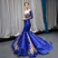 Scintillantes Bleu Roi Détachable Manches Longues Transparentes Robe De Soirée 2023 Trompette / Sirène Encolure Carrée Doré Appliques Paillettes Train De Balayage Volants Robe De Ceremonie