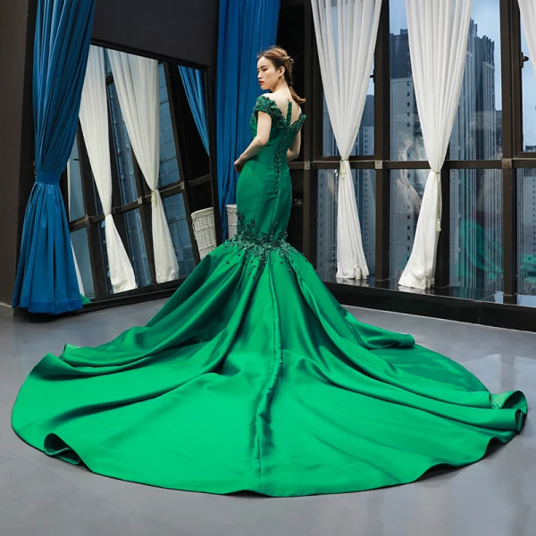 Luxury / Gorgeous Dark Green Satin Red Carpet Evening Dresses  2023 Trumpet / Mermaid See-through Scoop Neck Short Sleeve Appliques Flower Beading Chapel Train Ruffle Formal Dresses