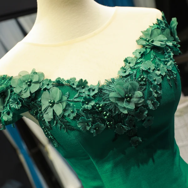 Luxury / Gorgeous Dark Green Satin Red Carpet Evening Dresses  2023 Trumpet / Mermaid See-through Scoop Neck Short Sleeve Appliques Flower Beading Chapel Train Ruffle Formal Dresses