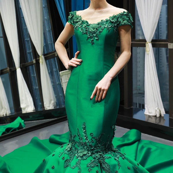 Luxury / Gorgeous Dark Green Satin Red Carpet Evening Dresses  2023 Trumpet / Mermaid See-through Scoop Neck Short Sleeve Appliques Flower Beading Chapel Train Ruffle Formal Dresses