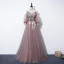 Märchen Pearl Rosa Abendkleider 2020 A Linie V-Ausschnitt Abnehmbar Geschwollenes 3/4 Ärmel Applikationen Blumen Perlenstickerei Stoffgürtel Sweep / Pinsel Zug Rüschen Rückenfreies Festliche Kleider