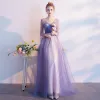 Mooie / Prachtige Betaalbare Lavendel Bruidsmeisjes Jurken 2019 A lijn Strik Gordel Lange Ruche Ruglooze Jurken Voor Bruiloft
