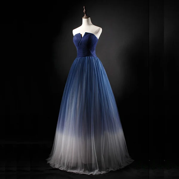 Eleganckie Granatowe Gradient-Kolorów Kość Słoniowa Sukienki Na Bal 2018 Princessa Bez Ramiączek Bez Rękawów Długie Wzburzyć Bez Pleców Sukienki Wizytowe