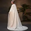 Najpiękniejsze / Ekskluzywne Muzułmańska Kość Słoniowa Suknie Ślubne Z płaszczem 2019 Princessa Wysokiej Szyi Długie Rękawy Bez Pleców Trenem Sąd Wzburzyć
