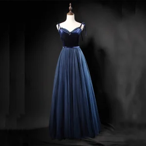 Moderne Mode Bleu Marine Robe De Bal 2018 Princesse Bretelles Spaghetti Sans Manches Ceinture Perlage Longue Volants Dos Nu Robe De Ceremonie