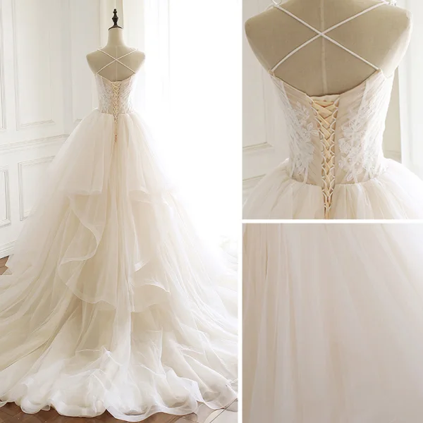 Chic / Belle Champagne Robe De Mariée 2019 Princesse Bretelles Spaghetti Sans Manches Dos Nu Appliques En Dentelle Tribunal Train Volants en Cascade