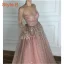 Étourdissant Perle Rose Glitter Robe De Soirée 2019 Princesse Bretelles Spaghetti Sans Manches Fait main Perlage Longue Volants Dos Nu Robe De Ceremonie