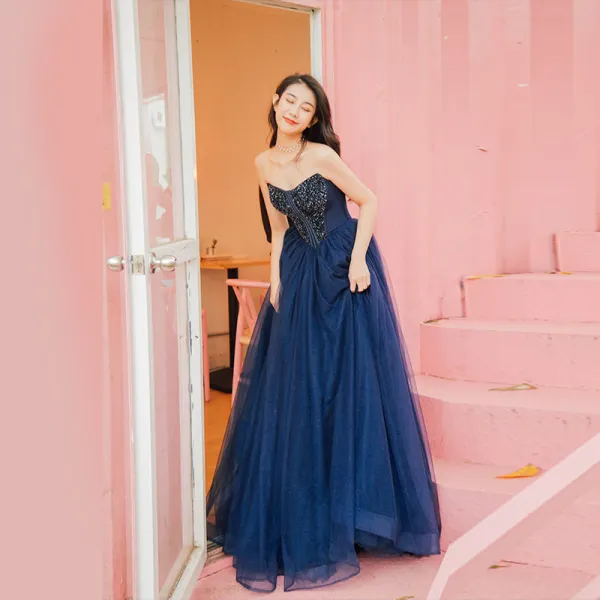 Elegancka Granatowe Sukienki Na Bal 2019 Księżniczki Najpiękniejsze / Ekskluzywne Bez Ramiączek Bez Rękawów Frezowanie Długie Wzburzyć Bez Pleców Sukienki Wizytowe