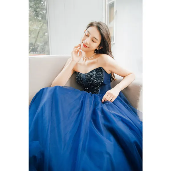 Elegancka Granatowe Sukienki Na Bal 2019 Księżniczki Najpiękniejsze / Ekskluzywne Bez Ramiączek Bez Rękawów Frezowanie Długie Wzburzyć Bez Pleców Sukienki Wizytowe