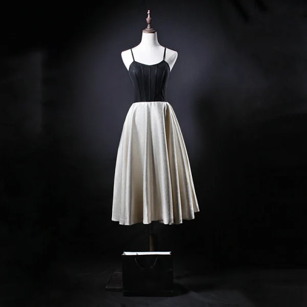 Modern / Fashion Black Homecoming Graduation Dresses 2018 A-Line / Princess Spaghetti Straps Sleeveless Tea-length Ruffle Backless Formal Dresses