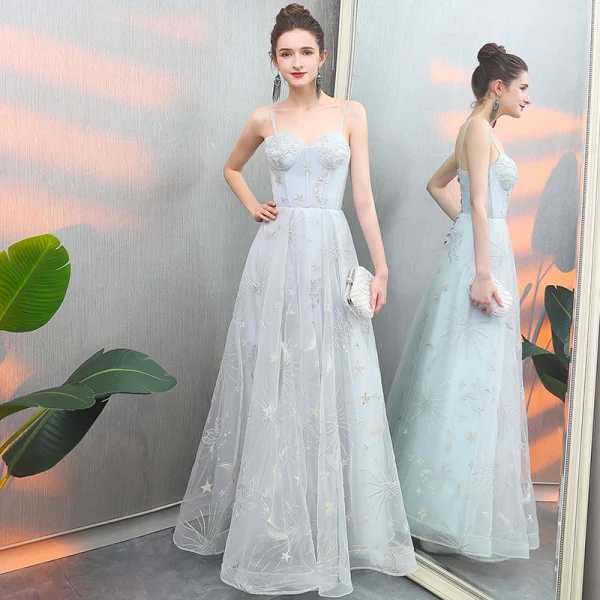 Abordable Argenté Robe De Soirée 2019 Princesse Bretelles Spaghetti Sans Manches Appliques En Dentelle Longue Volants Dos Nu Robe De Ceremonie
