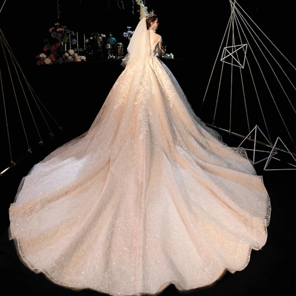 Fabuleux Champagne Transparentes Robe De Mariée 2019 Robe Boule Col Haut 3/4 Manches Dos Nu Appliques En Dentelle Perlage Glitter Tulle Cathedral Train Volants