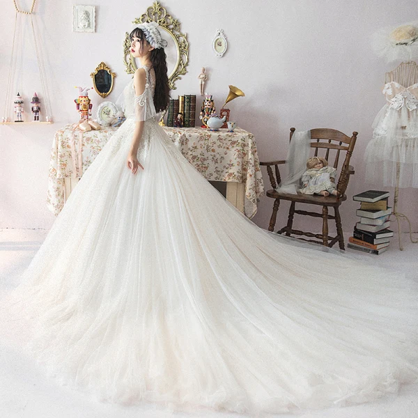 Illusion Ivoire Robe De Mariée 2019 Princesse Transparentes Col v profond Dos Nu 1/2 Manches Appliques En Dentelle Perlage Chapel Train Volants Printemps