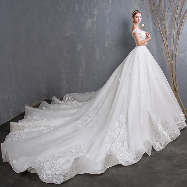 Beste Ivory / Creme Brautkleider / Hochzeitskleider 2019 A Linie Off Shoulder Kurze Ärmel Rückenfreies Applikationen Spitze Perlenstickerei Kathedrale Schleppe