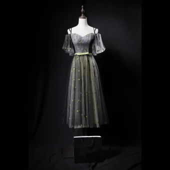 Chic Belle Noire De Retour Robe De Graduation 2018 Princesse Bretelles Spaghetti Manches Courtes Appliques En Dentelle Noeud Ceinture Thé Longueur Volants Dos Nu Robe De Ceremonie