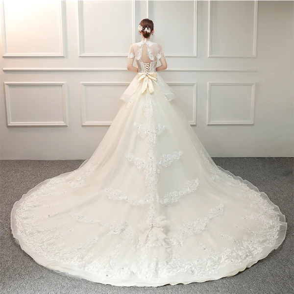Vintage / Originale Ivoire Transparentes Robe De Mariée 2019 Princesse Col Haut Manches Courtes Dos Nu Appliques En Dentelle Perlage Gland Perle Faux Diamant Cathedral Train