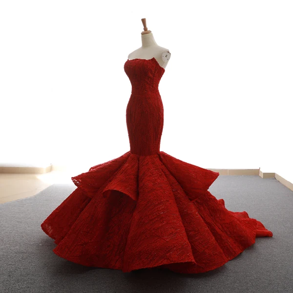 Luxe Bordeaux Tapis rouge Robe De Soirée 2023 Trompette / Sirène Bustier Sans Manches Glitter Appliques En Dentelle Train De Balayage Volants Dos Nu Robe De Ceremonie