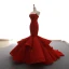 Luxe Bordeaux Tapis rouge Robe De Soirée 2023 Trompette / Sirène Bustier Sans Manches Glitter Appliques En Dentelle Train De Balayage Volants Dos Nu Robe De Ceremonie